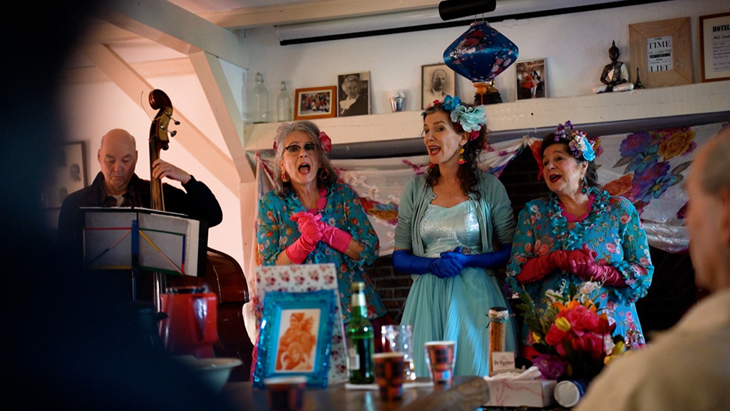 Optredens in 47 huiskamers tijdens Gluren bij de Buren