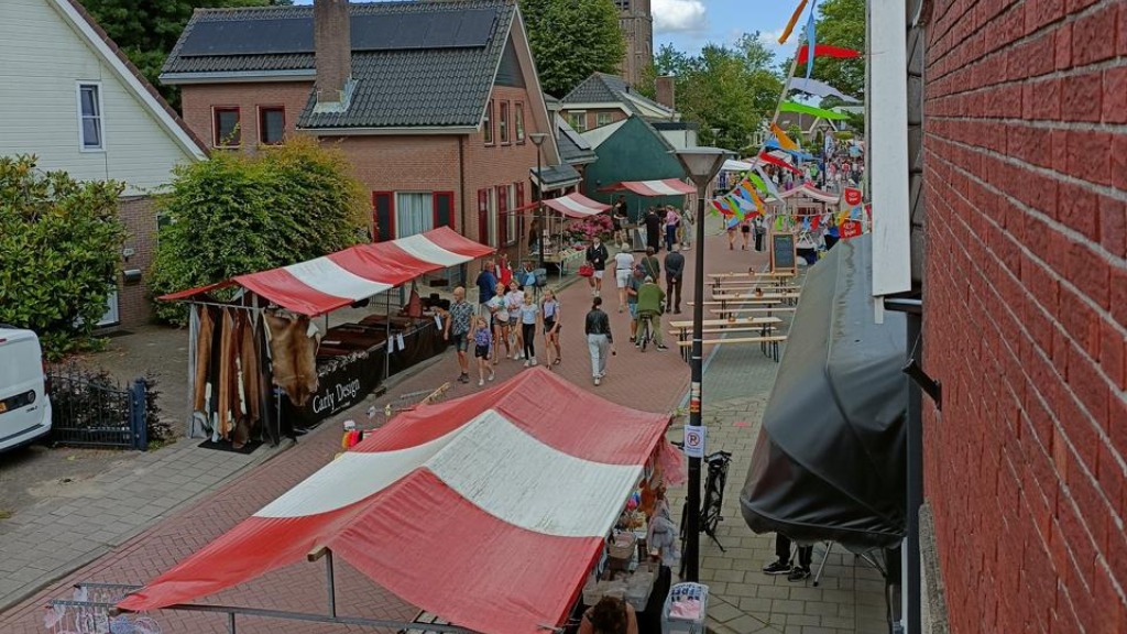 Nieuwveens dorpsstraatfeest presenteert vol programma: ‘Het bevordert sociale verbinding tussen bewo