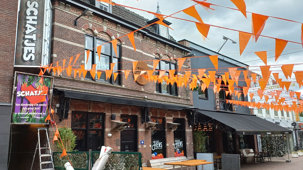 Straatfeest Koningsnacht gaat dit jaar niet door: is dit het einde van de straatfeesten in de Julianastraat?