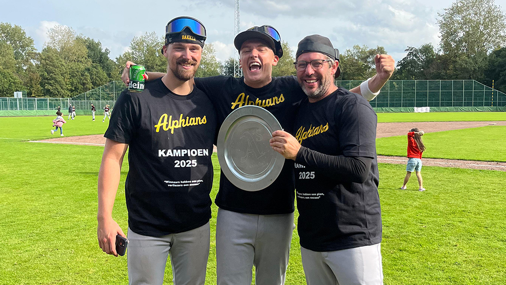 Alphians wint kampioenschap in derde klasse en verzekert zich van ...