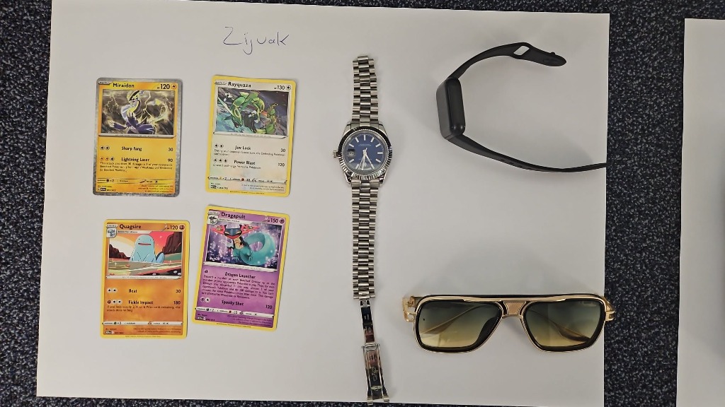 Ketting, horloge en Pokémonkaarten gevonden bij verdachte: politie zoekt eigenaren