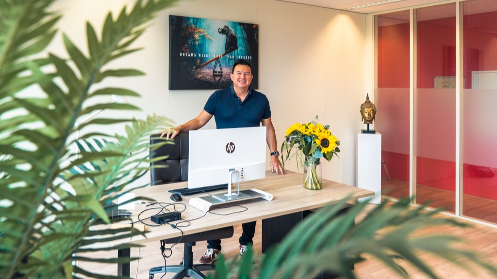 Alphense ondernemer Franken Tuhumena over ondernemen en de uitdagingen van nu: ‘Elke dag is anders’
