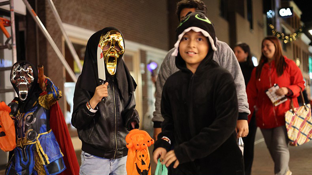 ‘We hopen er toch weer net even iets anders van te maken’: Halloweenoptocht keert terug naar Alphen
