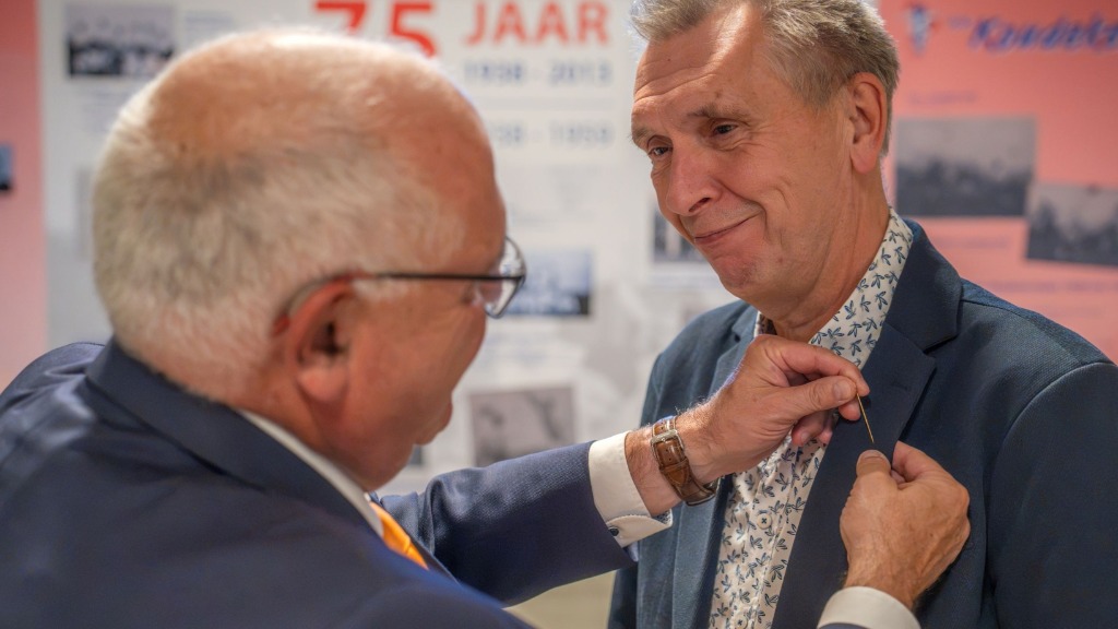 Rik Winterink benoemd tot erelid van VV Koudekerk, oud-voorzitter ontvangt Gouden Speld