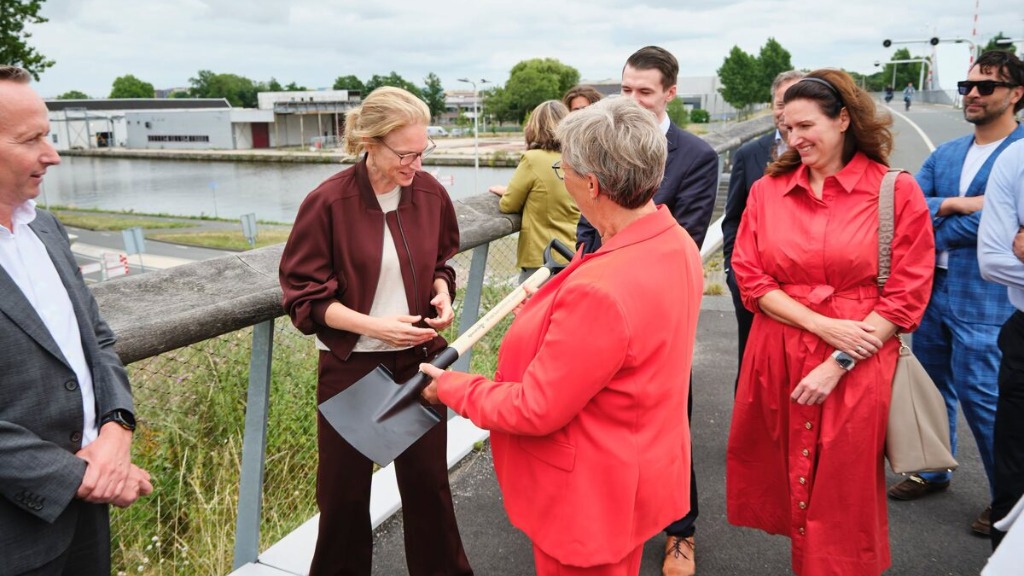 Minister en PVV-Kamerlid brengen werkbezoek aan Alphen en Koudekerk